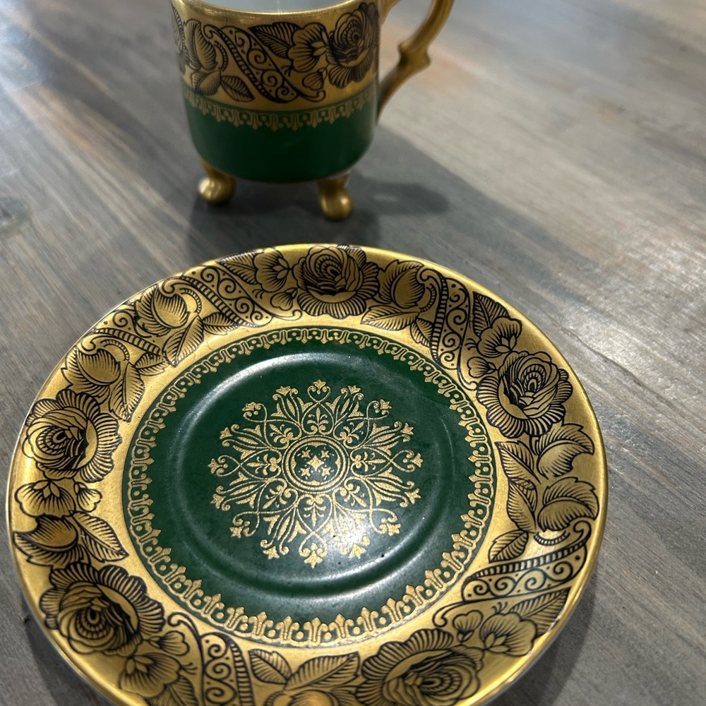 Small tea cup and saucer, no chips or cracks - Picture 3 of 3